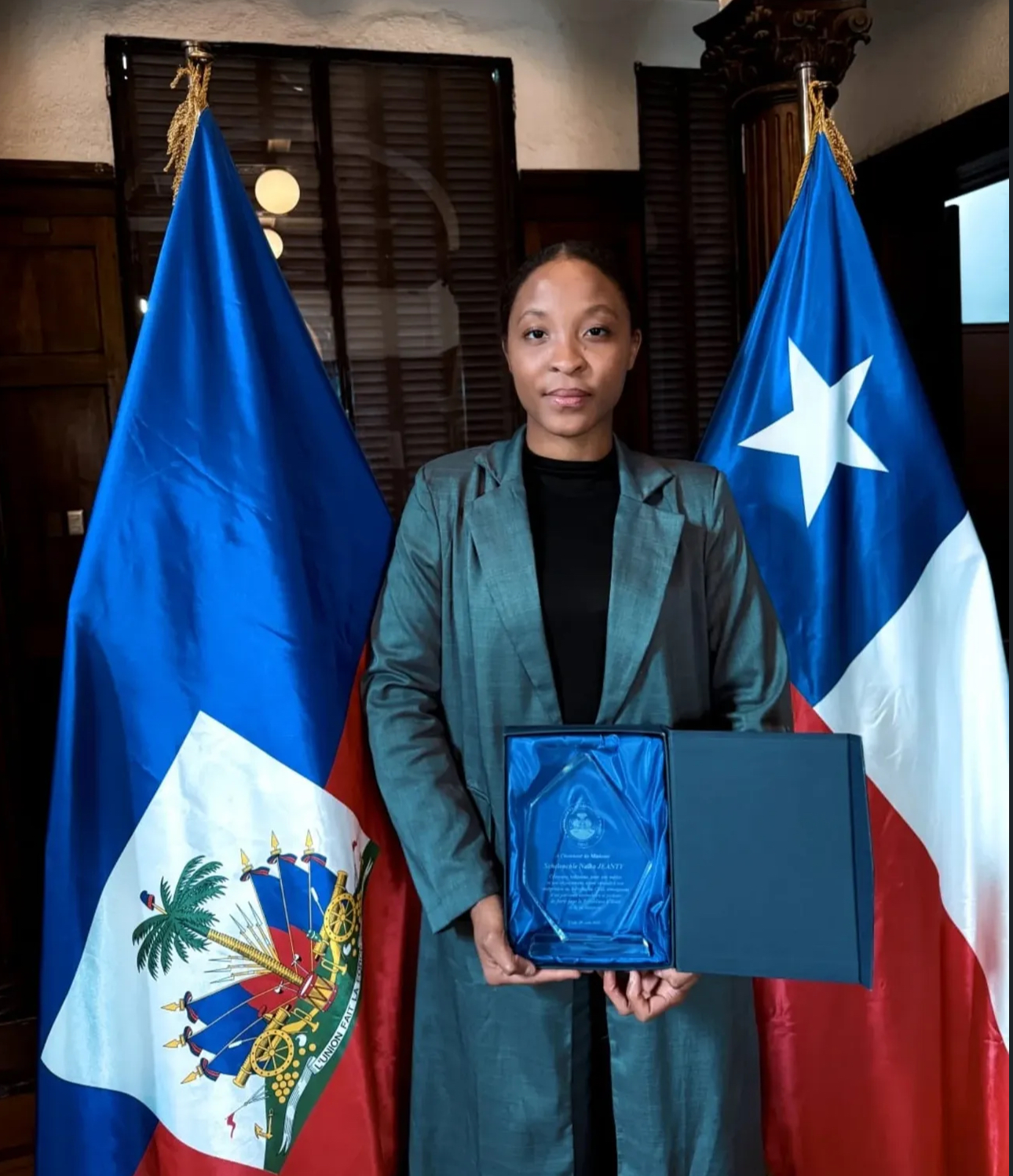 Histórico: Shelenchie Rose Naïka Jeanty, primera joven haitiana en ingresar al Colegio de Abogados en Chile