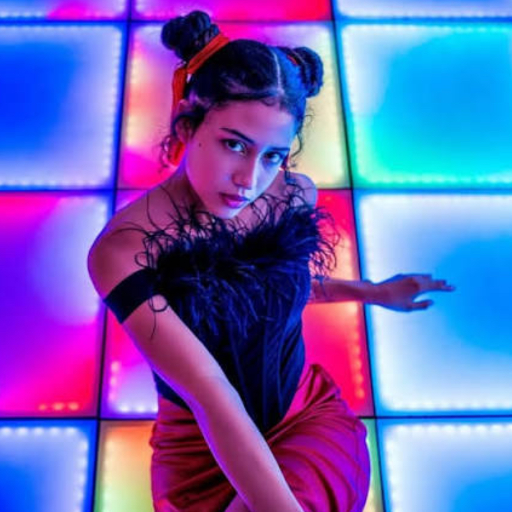 Desde Arica para el mundo: Conny Palza — la cantante chilena que convierte emociones en canciones. De la niña que cantaba en el auto de su madre a conquistar escenarios.