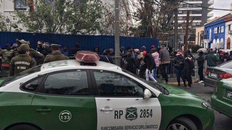 Tensión en la Embajada de Haití en Chile durante jornada de trámites gratuitos