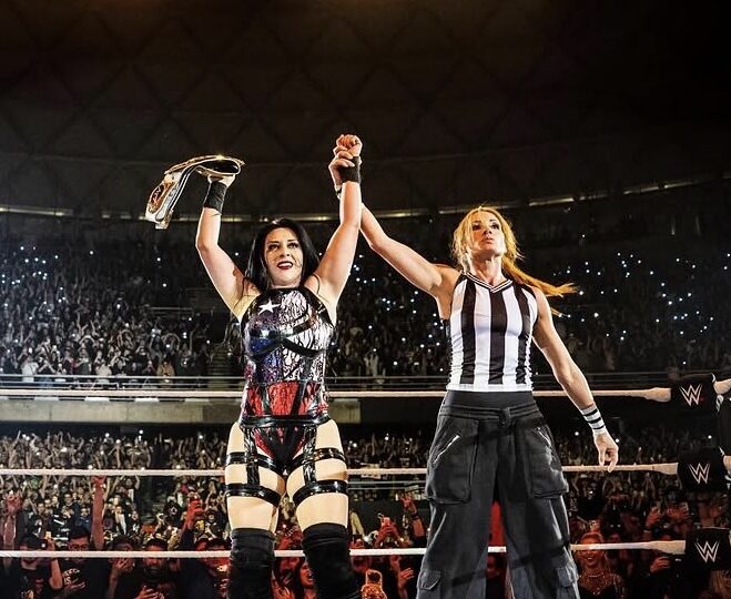 Stephanie Vaquer vuelve a tocar la cima: campeona mundial de WWE en una noche histórica en Chile